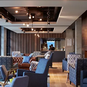  Hostal Steel House